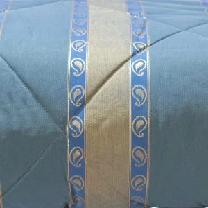 dettaglio trapunta matrimoniale jacquard classica Menelik di Zucchi oro e petrolio
