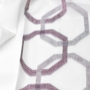 dettaglio tenda start-fs bianca grigio e viola geometrica