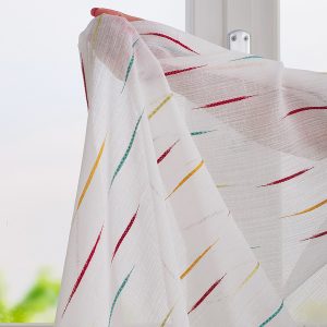 dettaglio tenda su misura con dettagli multicolor Malmo di Via Roma 60