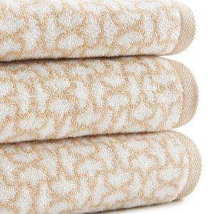 dettaglio asciugamano con ospite sempione beige