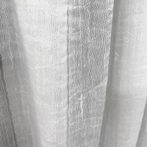 dettaglio tenda su misura Lambrate a righe grigio chiaro e bianco verticali Made in Italy