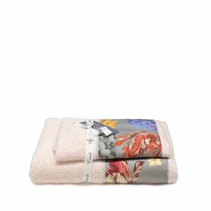 asciugamano con ospite Vindra di Creole Home color rosa malva con balza floreale in raso